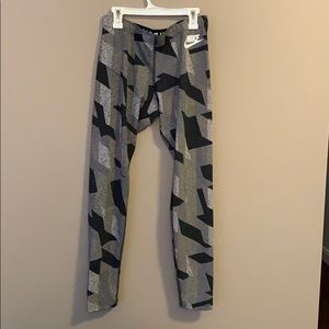 Nike women’s grey patterned leggings sz medium